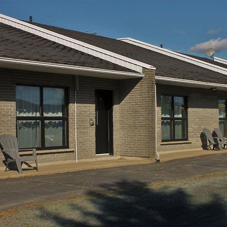 Motel Du Canton Valcourt ภายนอก รูปภาพ
