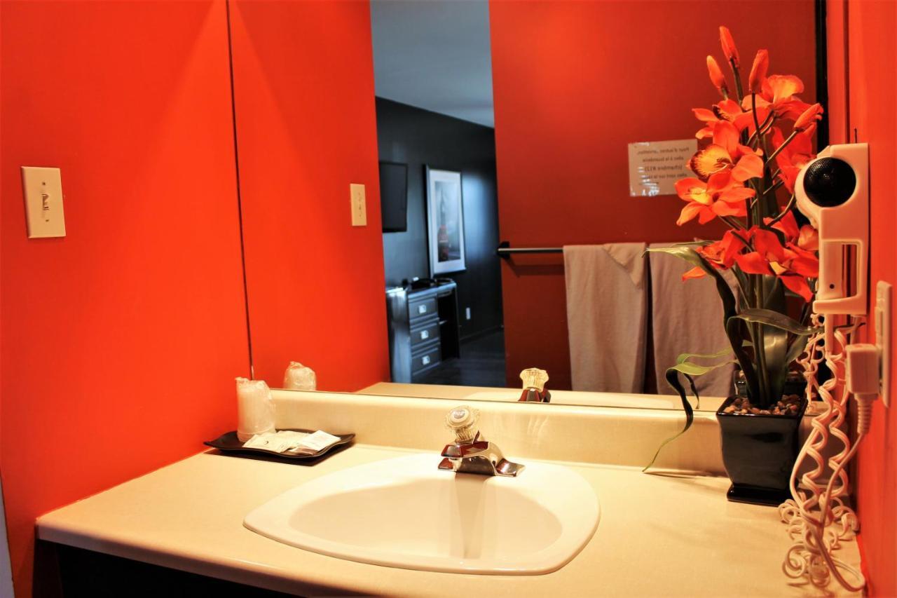 Motel Du Canton Valcourt ภายนอก รูปภาพ