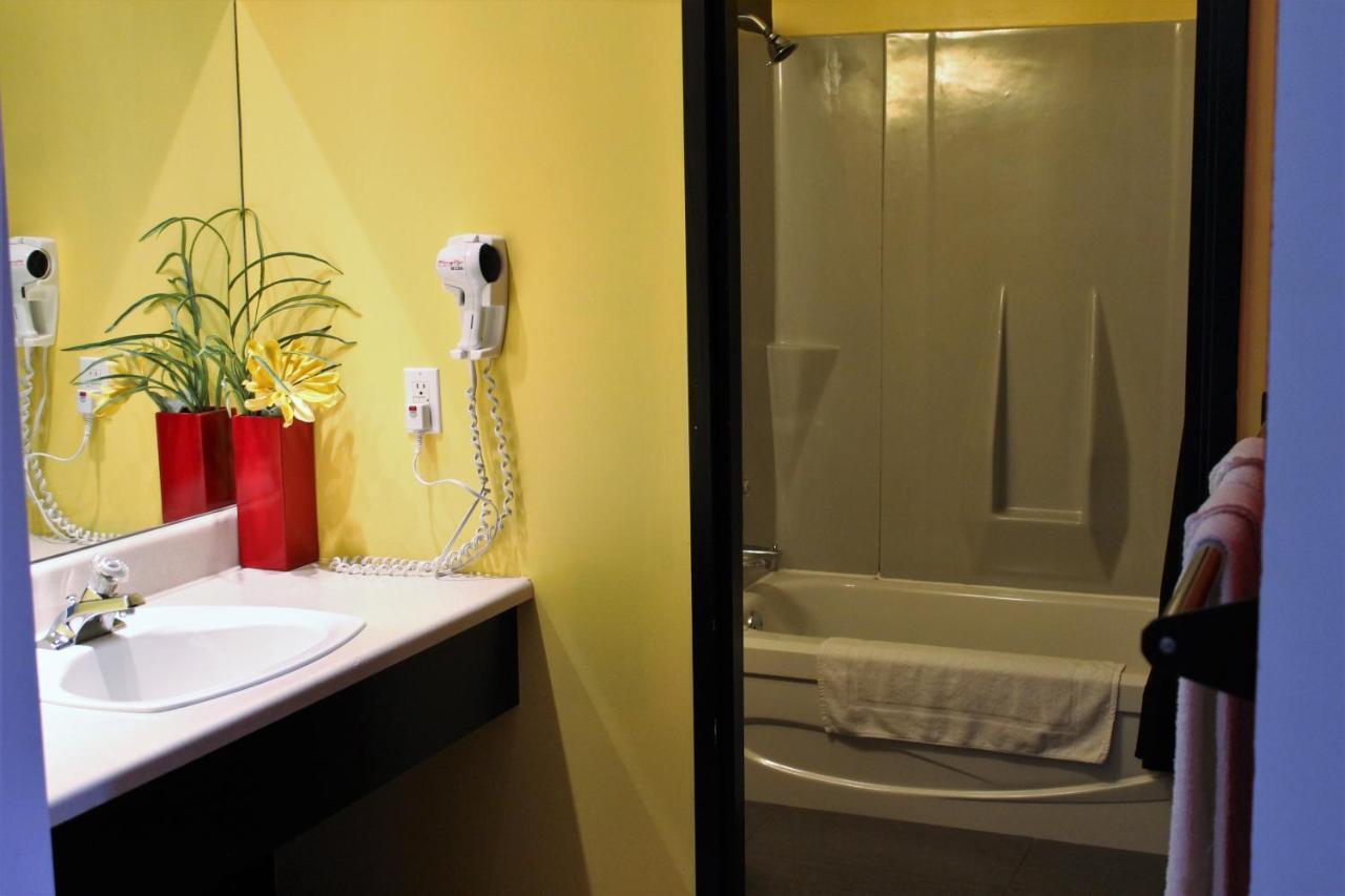 Motel Du Canton Valcourt ภายนอก รูปภาพ