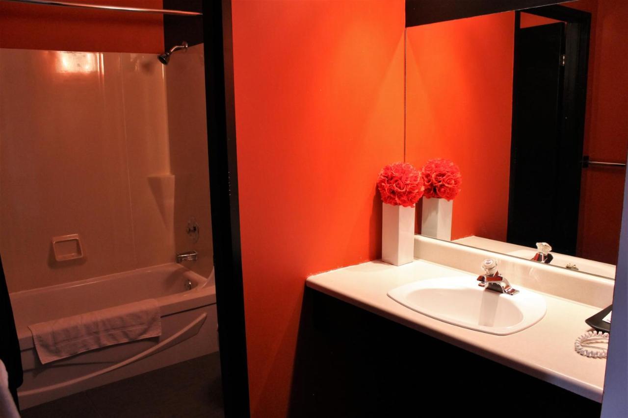 Motel Du Canton Valcourt ภายนอก รูปภาพ