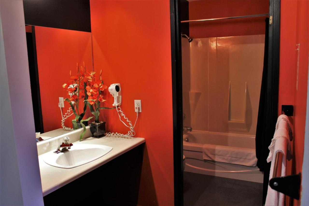 Motel Du Canton Valcourt ภายนอก รูปภาพ